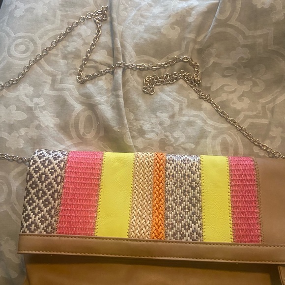 Clutch - Picture 2 of 4